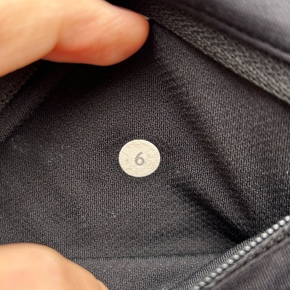 Lululemon Pace Rival, size 6 - Picture 9 of 13